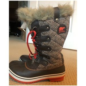 Sorel Tofino brown herringbone winter boots